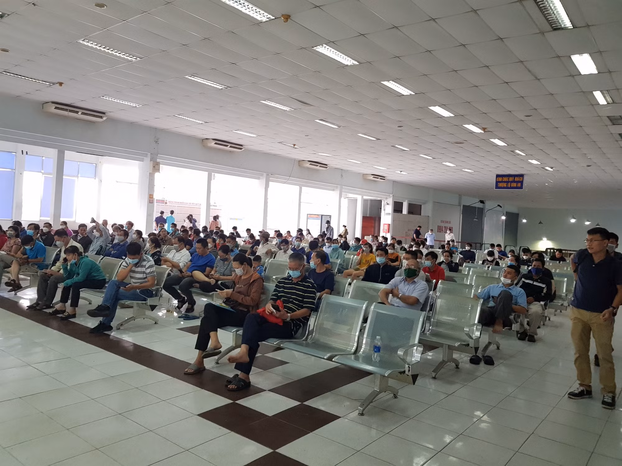 Đổi trả vé tàu Tết có thể mất phí tới 30% giá -0