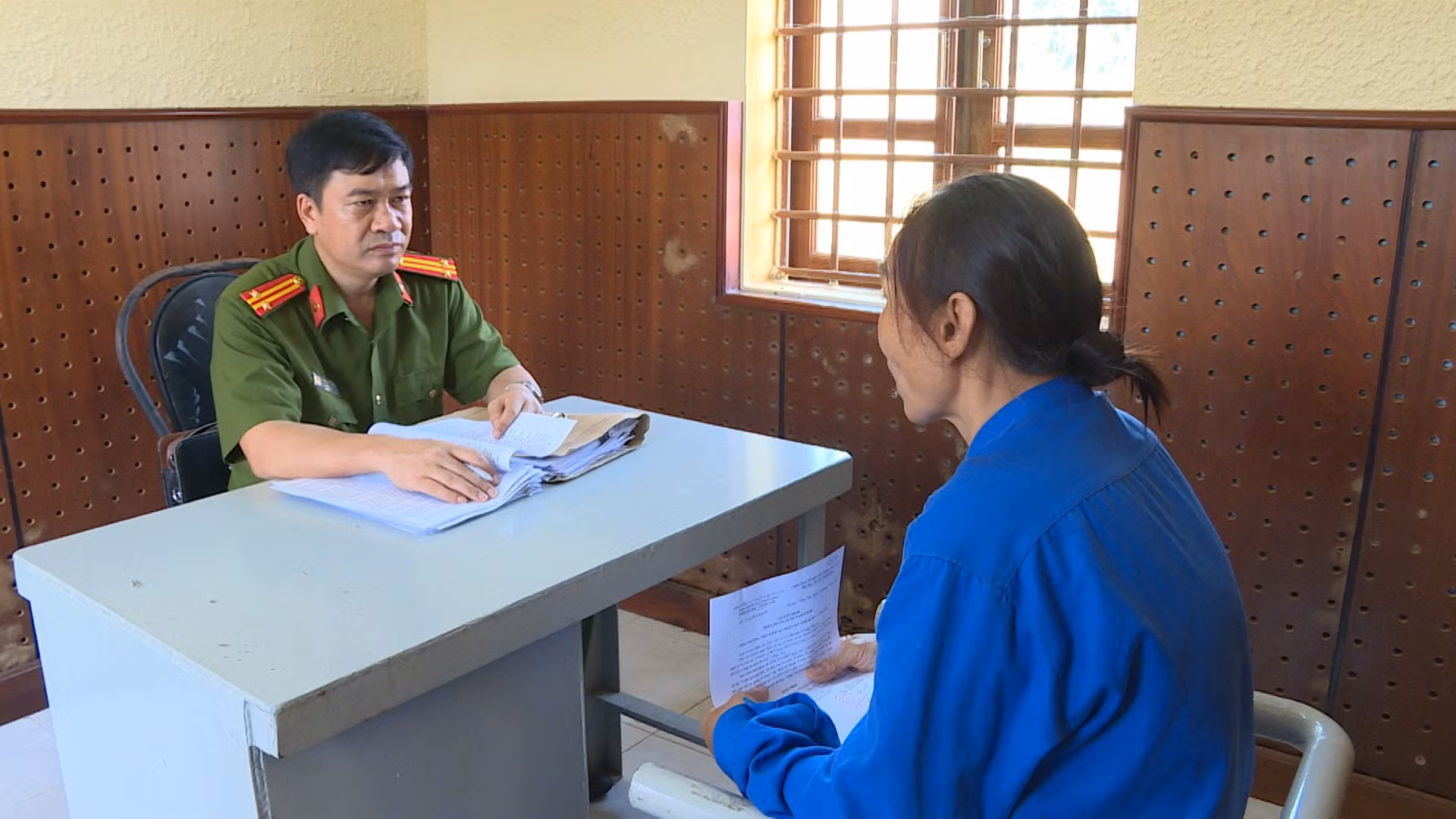 Thấy đất bỏ hoang, thuê người làm hàng chục giấy chứng nhận quyền sử dụng đất giả -0
