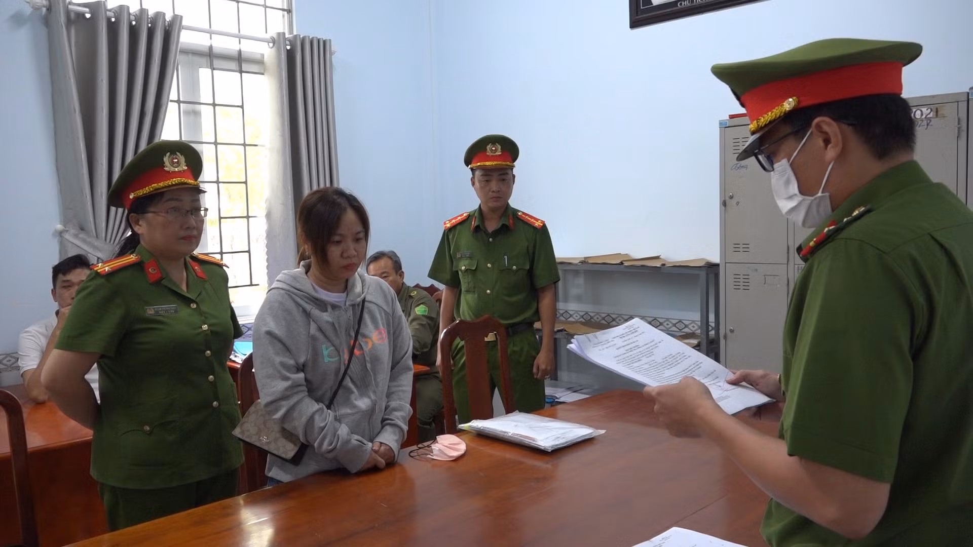 Nhân viên ngân hàng lừa đảo chiếm đoạt trên 13 tỷ đồng -0