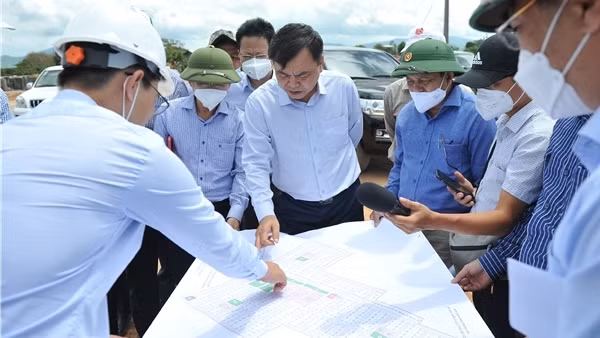Cưỡng chế các hộ dân không chấp hành di dời khỏi lòng hồ Krông Pách Thượng