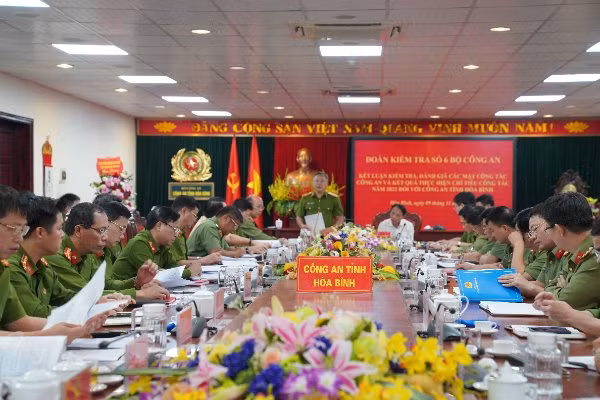 Thứ trưởng Nguyễn Văn Long kiểm tra công tác tại Công an tỉnh Hòa Bình -0