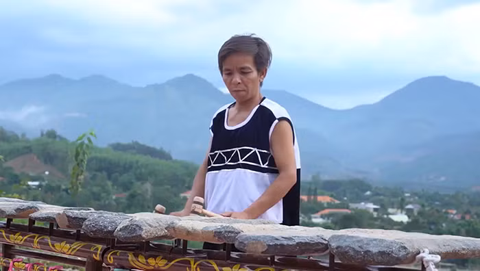 Người gọi hồn cho… đá -0