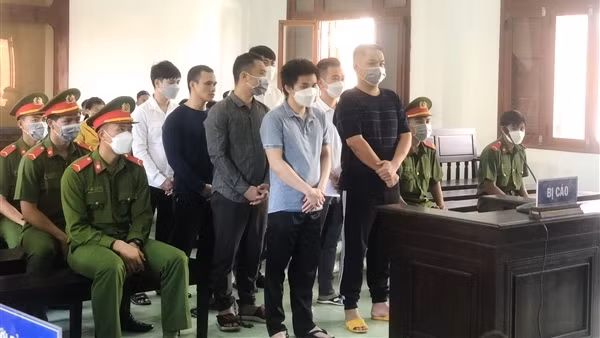 Bảy đối tượng mua bán, tàng trữ vũ khí quân dụng lĩnh án