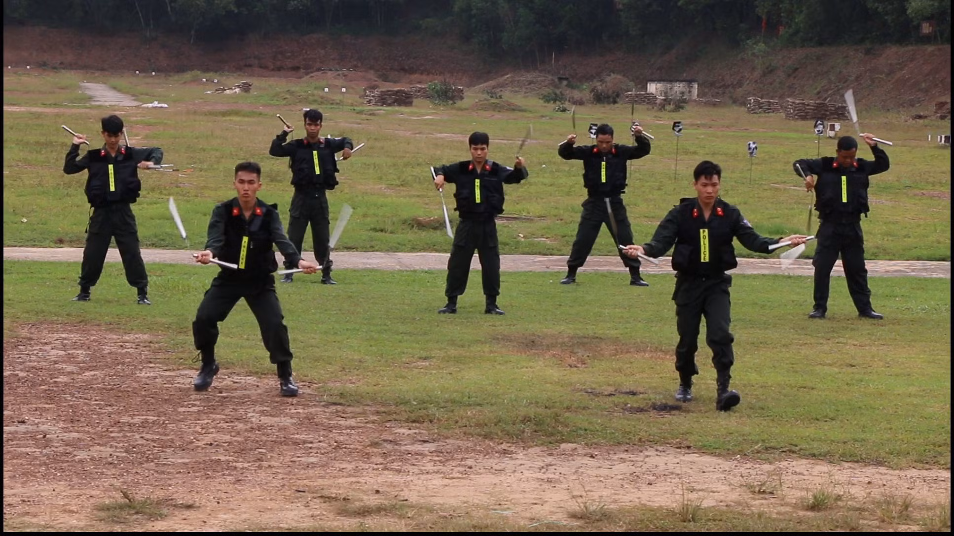 Trên thao trường của Cảnh sát đặc nhiệm -0