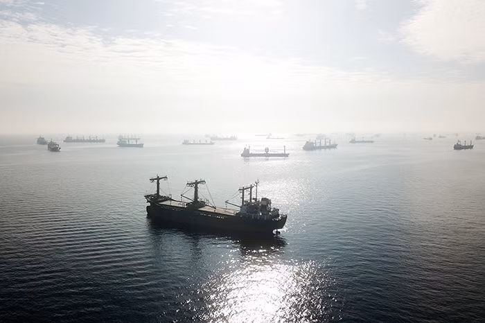 Chiến tranh không chỉ là tiếng súng -0