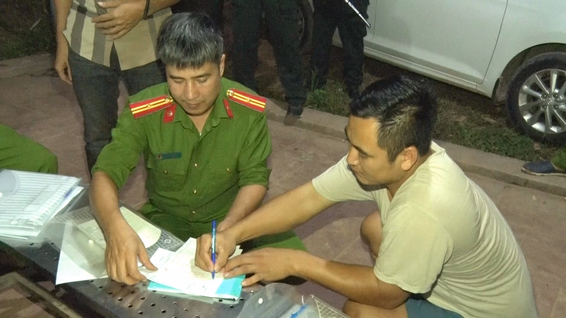 Tập kích bắt quả tang hàng chục đối tượng khai thác khoáng sản trái phép tại Thái Nguyên. -0