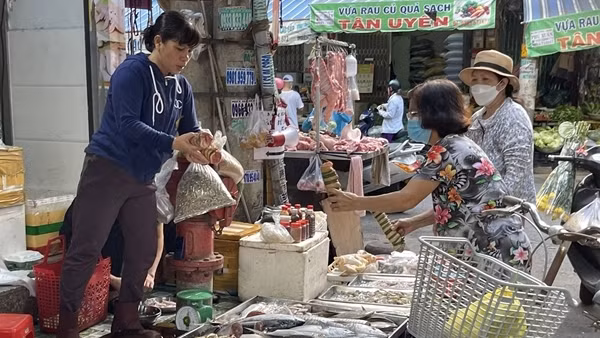Kiểm soát an toàn thực phẩm "đổ" vào TP Hồ Chí Minh