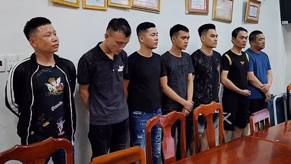 Khởi tố bắt tạm giam 7 đối tượng tín dụng đen chém người