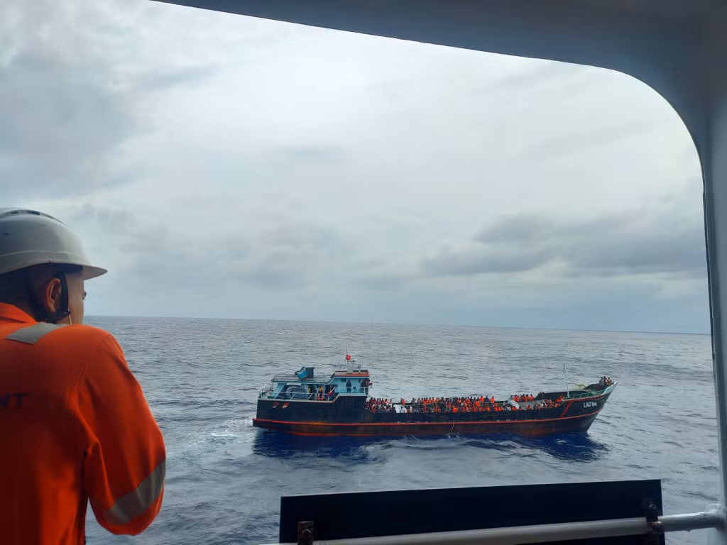 Cứu nạn kịp thời 303 công dân Srilanka trôi dạt trên vùng biển quần đảo Trường Sa -0