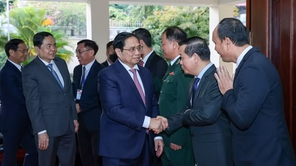 Thủ tướng Phạm Minh Chính gặp gỡ cộng đồng người Việt tại Campuchia