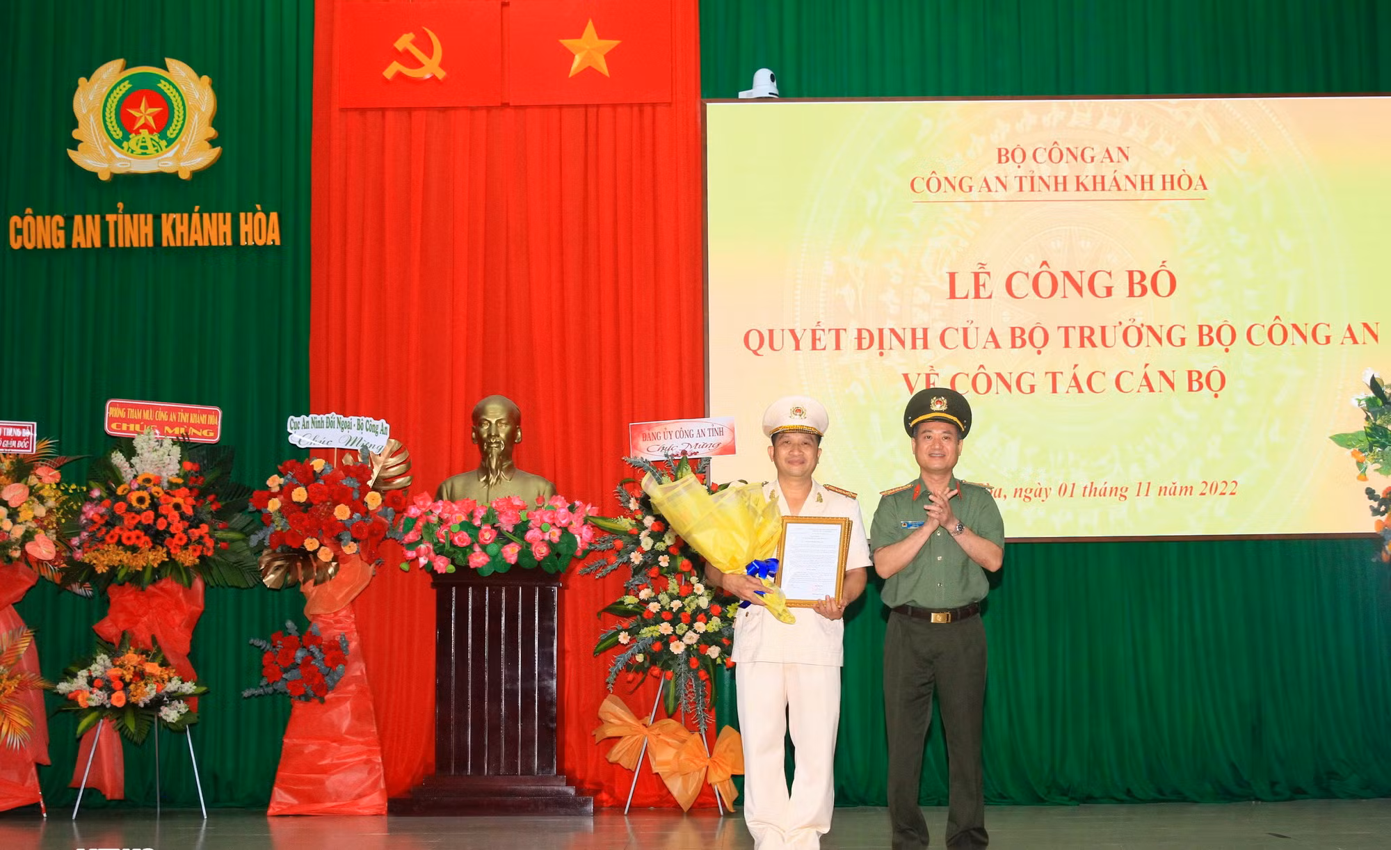 Trao quyết định bổ nhiệm Phó Giám đốc Công an tỉnh Khánh Hòa -0