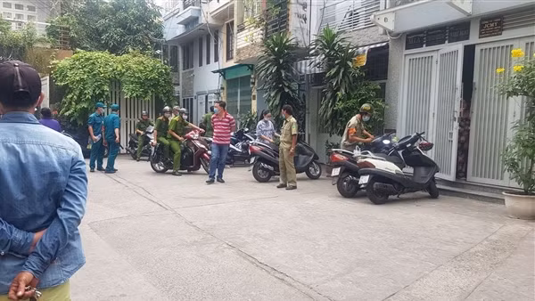 Nữ hiệu trưởng trường tiểu học tử vong trong tư thế treo cổ