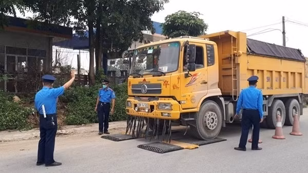 Thái Nguyên: Xe quá tải hoành hành, lập hội “chim mồi” né chốt ảnh 4