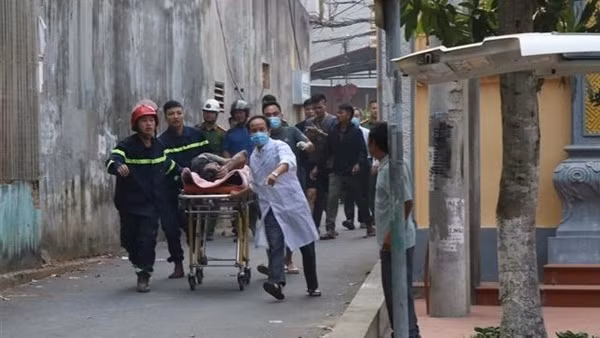 Sập giàn giáo ở Bắc Ninh, 2 người thương vong
