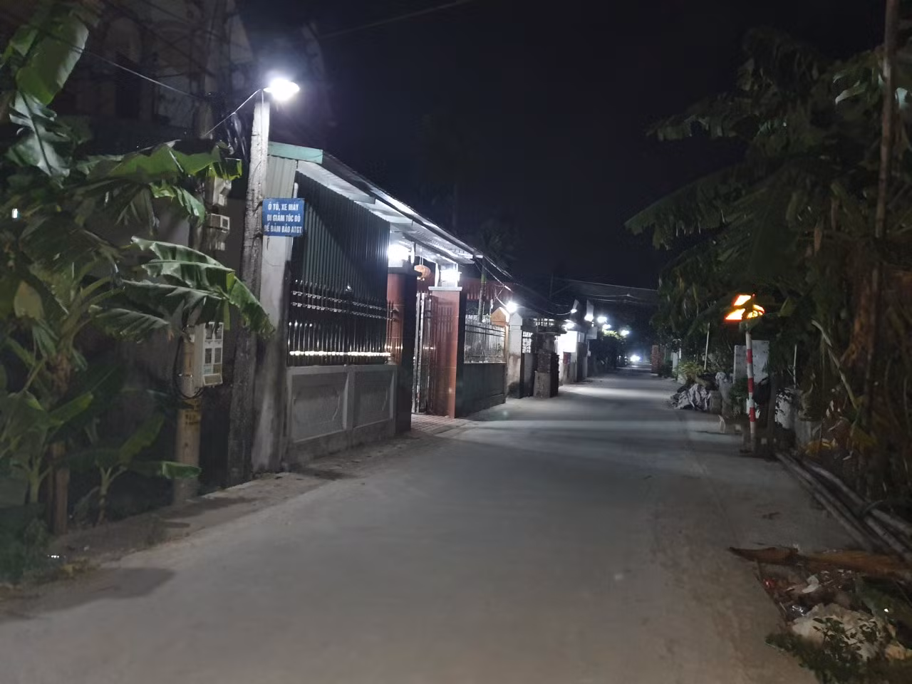 Hiệu quả từ mô hình “Thắp sáng đường quê - vận động nhân dân lắp đặt đèn điện chiếu sáng đảm bảo an ninh trật tự trước cửa nhà” -0