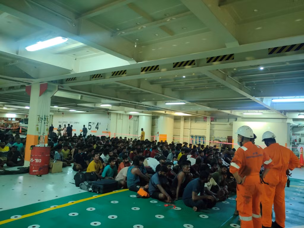 Cứu nạn kịp thời 303 công dân Srilanka trôi dạt trên vùng biển quần đảo Trường Sa -0