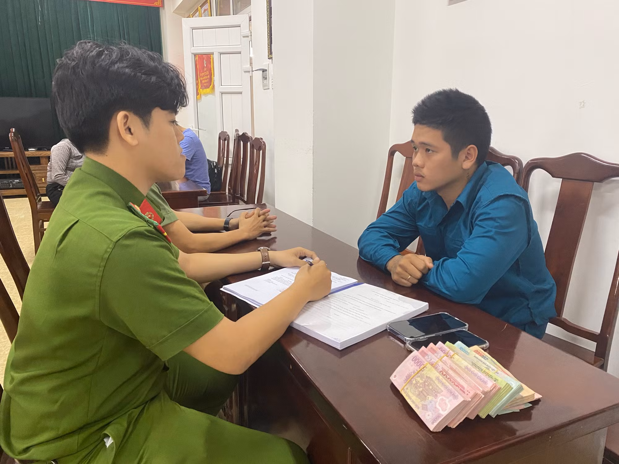 Cho vay tiền qua mạng xã hội để chiếm đoạt nhiều tỷ đồng -0