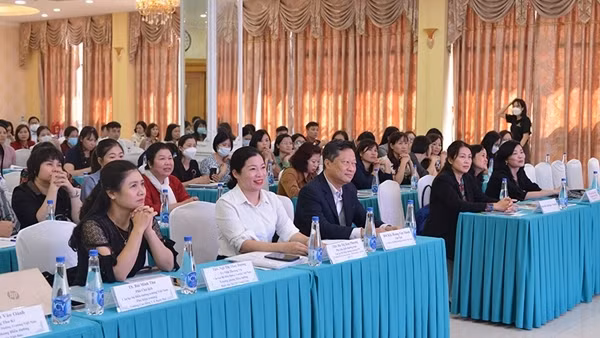 Vinamilk và Câu lạc bộ điều dưỡng trưởng Việt Nam chăm sóc sức khoẻ trẻ em và người cao tuổi