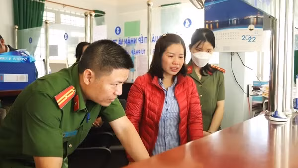 Bắt tạm giam nữ cán bộ địa chính chiếm đoạt 1,3 tỷ đồng