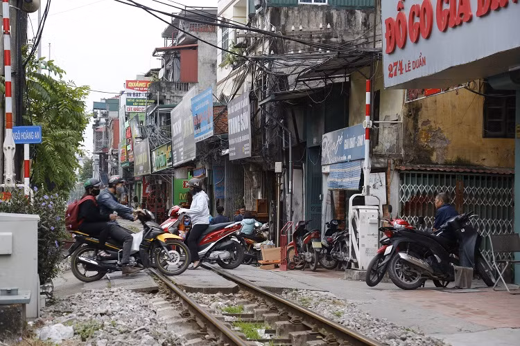 Bộ Giao thông Vận tải đề nghị địa phương bố trí ngân sách xóa lối đi tự mở qua đường sắt -0