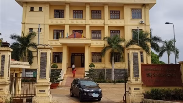 Bắt thêm lái xe trong vụ Phó giám đốc Văn phòng đăng ký đất đai nhận hối lộ