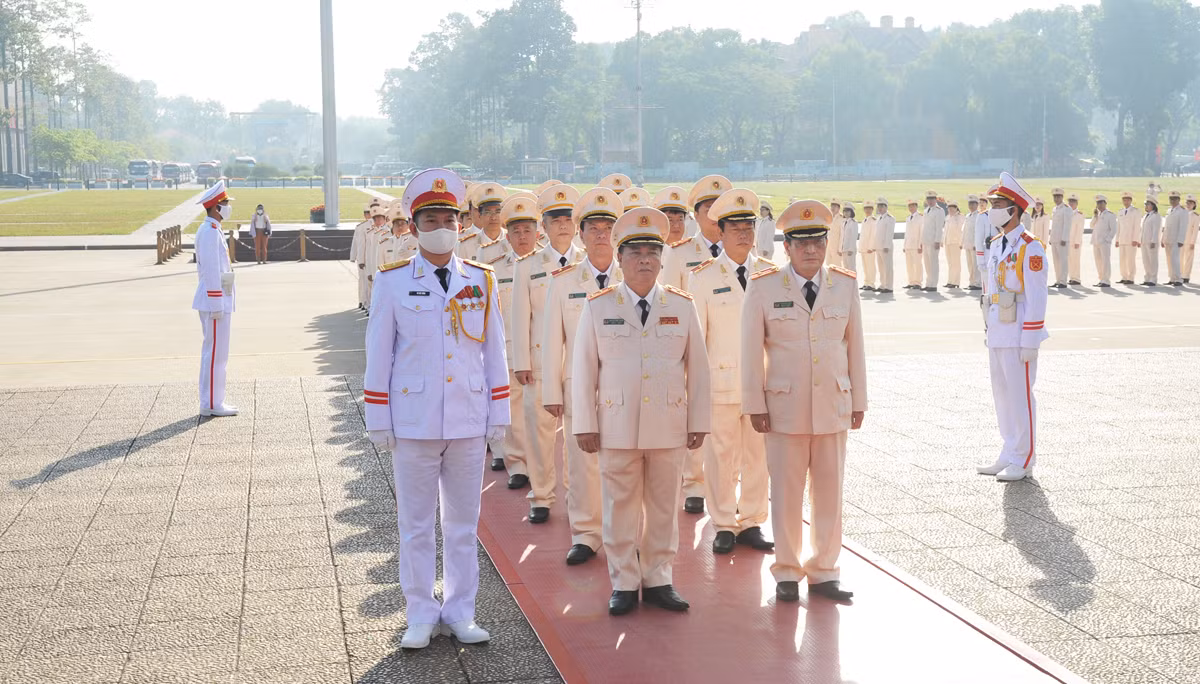 Cục An ninh kinh tế vào lăng viếng Chủ tịch Hồ Chí Minh -0