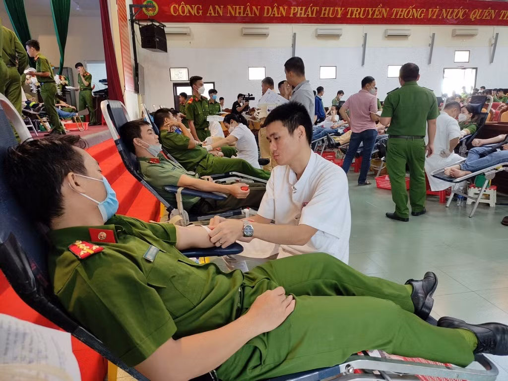 Hơn 600 đoàn viên, chiến sĩ Công an Đà Nẵng tham gia hiến máu tình nguyện -1
