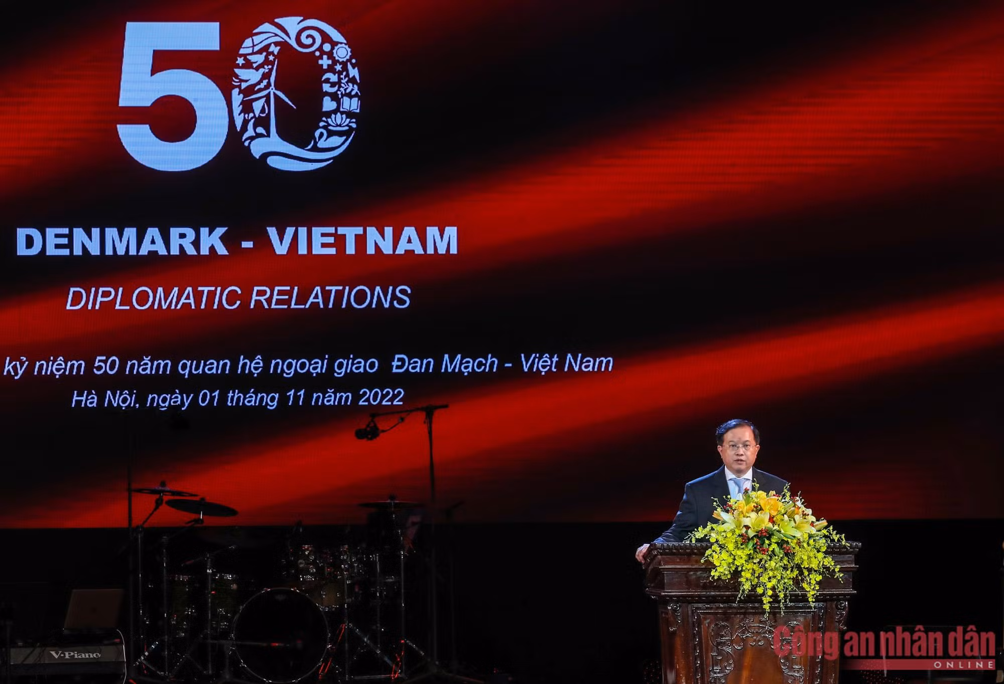 Biểu diễn nghệ thuật kỷ niệm 50 năm thiết lập quan hệ ngoại giao Việt Nam - Đan Mạch ảnh 3 Biểu diễn nghệ thuật kỷ niệm 50 năm thiết lập quan hệ ngoại giao Việt Nam - Đan Mạch -0