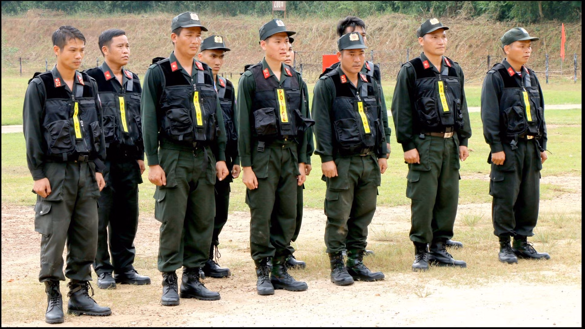 Trên thao trường của Cảnh sát đặc nhiệm -0