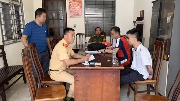 Đối tượng truy nã nguy hiểm lẩn trốn trên sông Hồng đã sa lưới