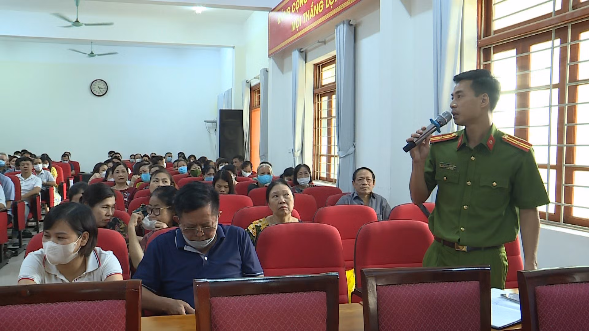 Chuyển hoá địa bàn từ mô hình “Giao ban công tác an ninh định kỳ tại các tổ dân phố, khu dân cư” -0