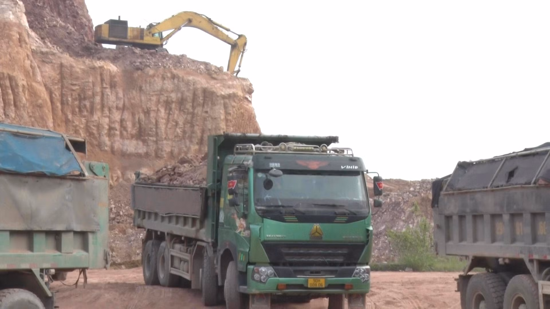 Tập kích bắt quả tang hàng chục đối tượng khai thác khoáng sản trái phép tại Thái Nguyên. -0