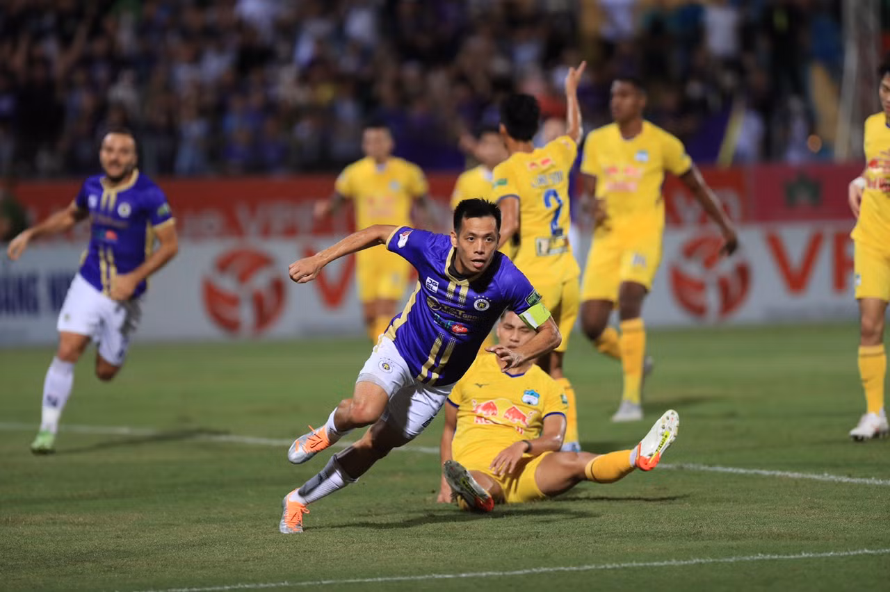 Đội trưởng Hà Nội FC dính chấn thương nặng, chia tay V-League 2022 -0