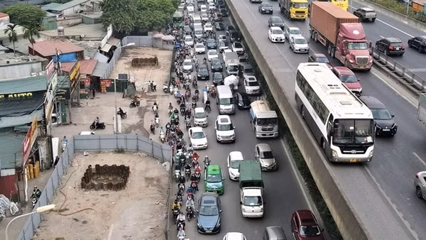 Khẩn trương khắc phục ùn tắc trên đường Nguyễn Xiển