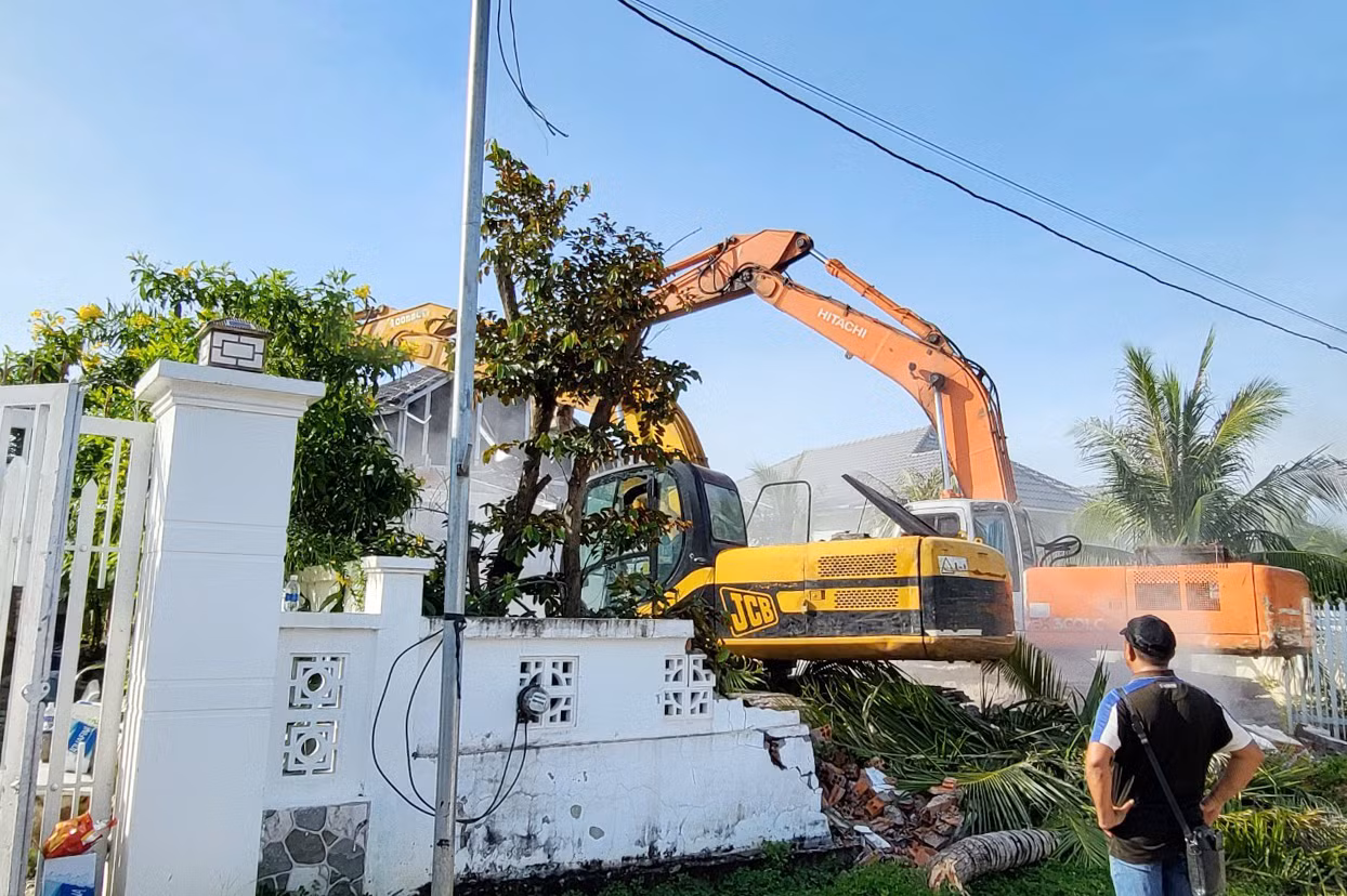 Cưỡng chế 2/79 căn biệt thự trái phép tại Phú Quốc -1