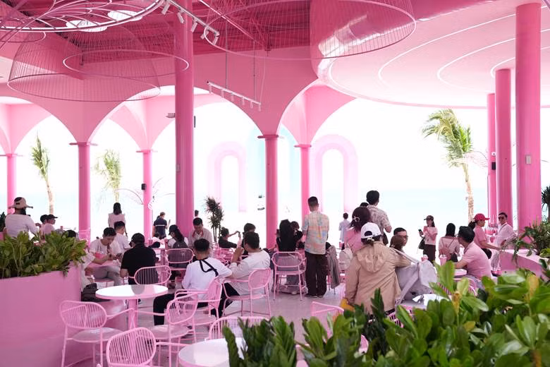 Du khách phấn khích và hào hứng với chuỗi lễ hội Carnival Novaworld Phan Thiet dịp 30/4 -0