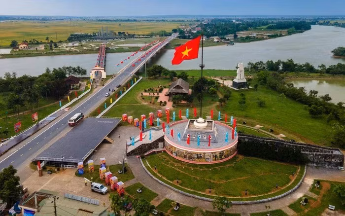 Tháng Tư ở Di tích Đôi bờ Hiền Lương-Bến Hải -0