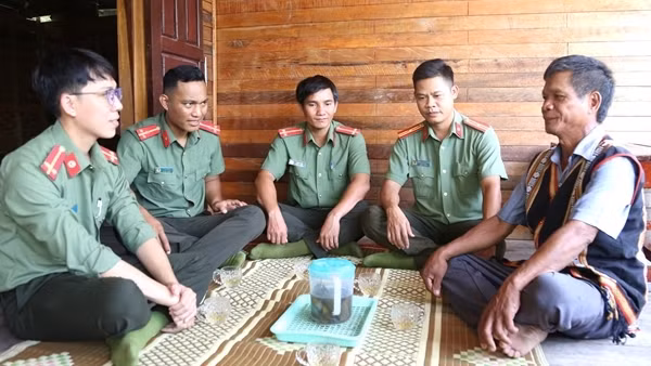 Thiếu tá an ninh bám làng, chuyển hoá địa bàn vùng cao