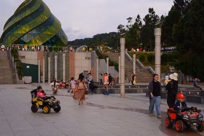 Đà Lạt rộn ràng chiều 30/4 -0