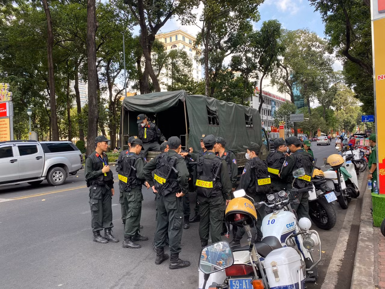 Công an đội nắng đảm bảo an ninh trật tự tại Cuộc đua xe đạp “Non sông liền một dãy” -0