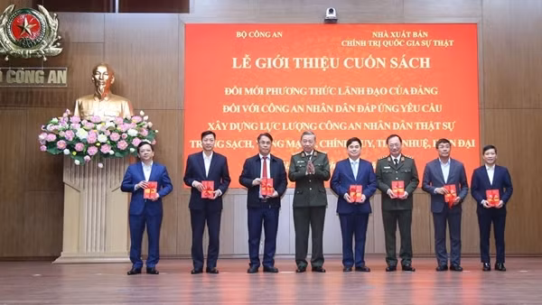 Ra mắt sách về đổi mới phương thức lãnh đạo của Đảng đối với CAND