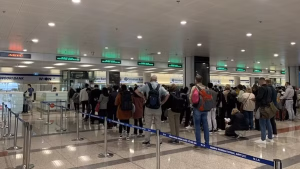 Đón Tết ở Cửa khẩu cảng hàng không quốc tế Nội Bài