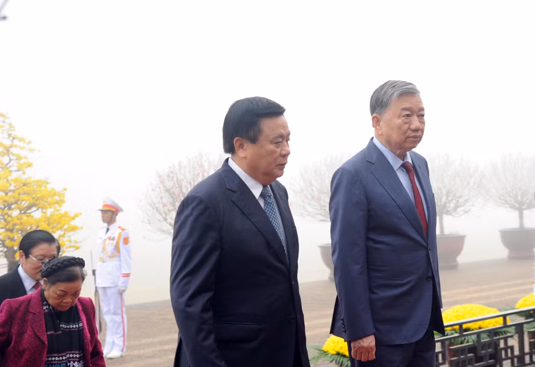 Lãnh đạo Đảng, Nhà nước và Bộ Công an vào Lăng viếng Chủ tịch Hồ Chí Minh -0