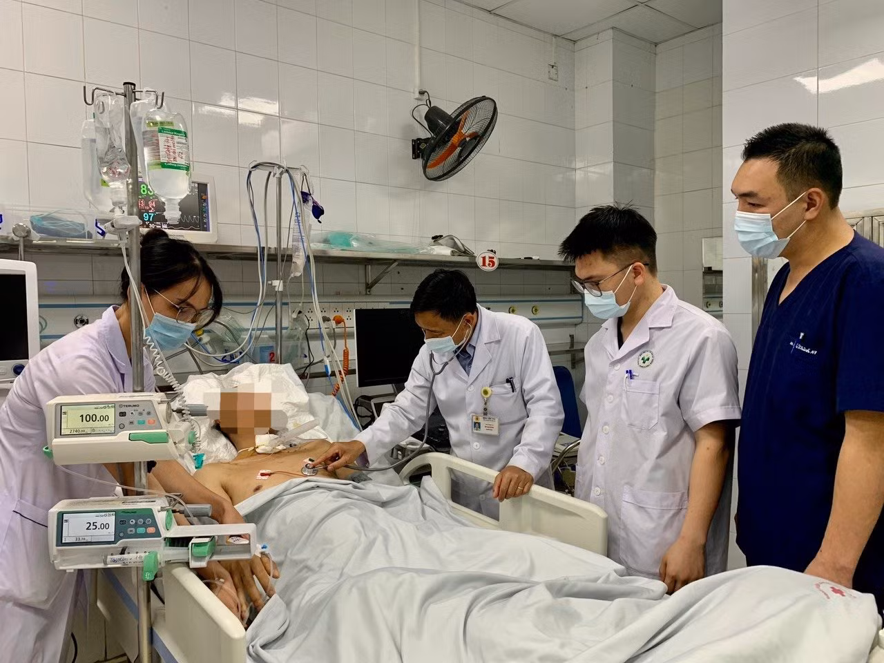 Bác sĩ Bệnh viện 19-8 xuyên Tết cấp cứu người bệnh -0