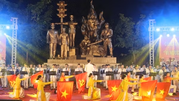 Đoàn Nghi lễ CAND biểu diễn chương trình đặc biệt mừng Đảng, mừng Xuân