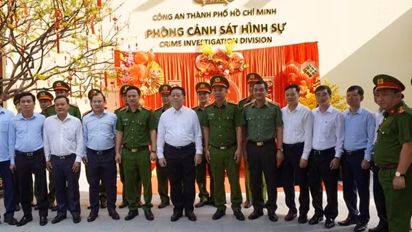 Trưởng Ban Tuyên giáo Trung ương thăm và chúc Tết Công an TP Hồ Chí Minh