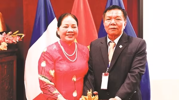 Kim ấn Hoàng đế chi bảo: Gian nan đường về cố quốc