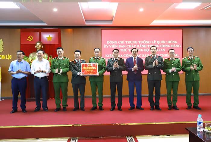 Chủ động giải quyết tốt tình hình, đảm bảo bình yên cho nhân dân vui xuân, đón Tết -0