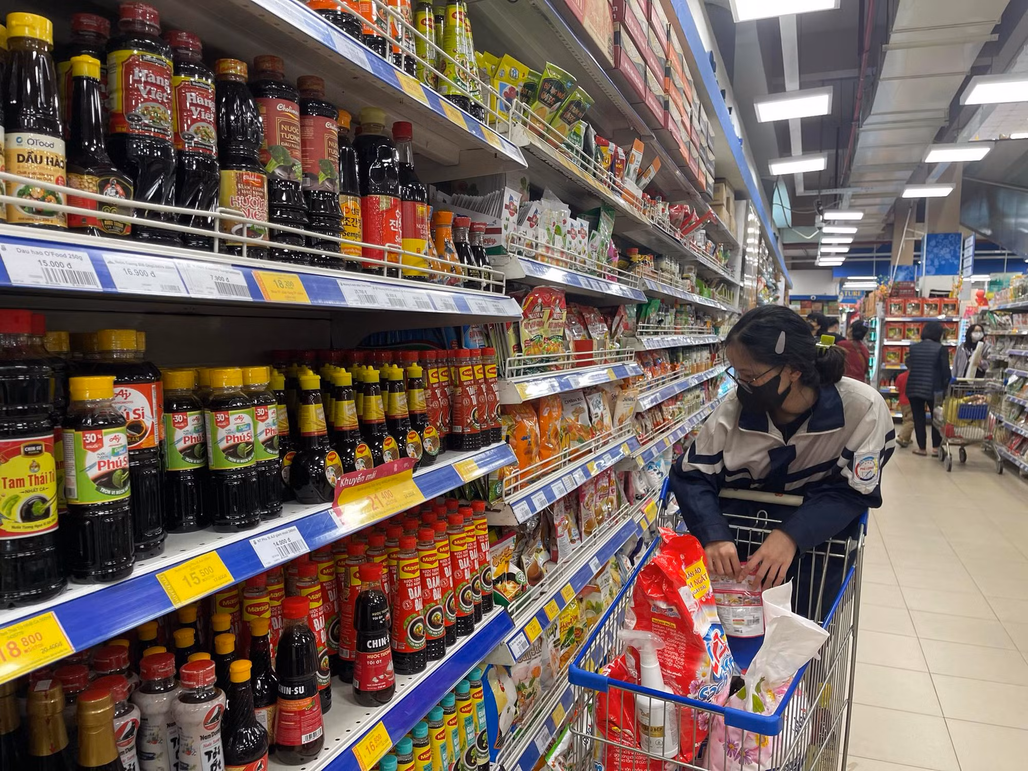 Ngày 30 Tết thị trường vẫn khá nhộn nhịp -0