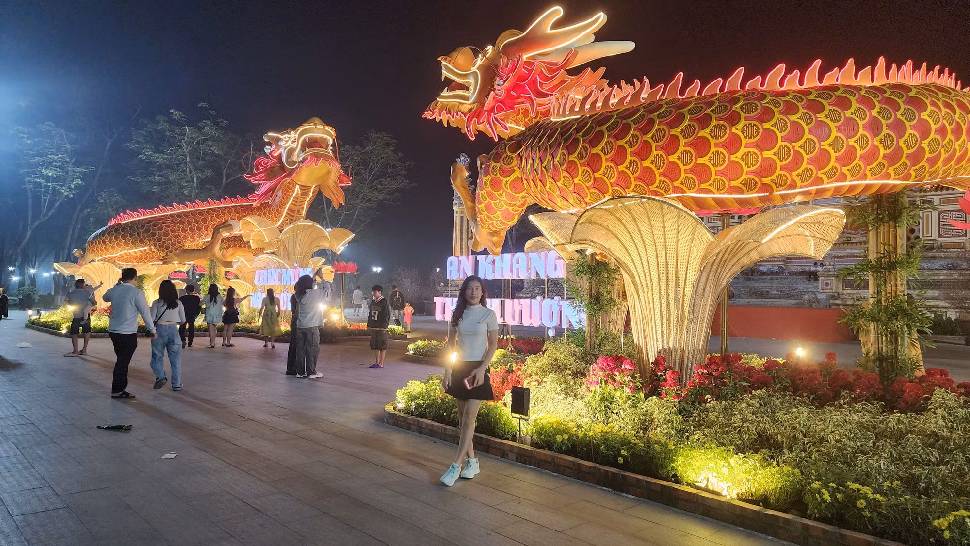 Độc đáo “song long chầu mặt Nguyệt” ở xứ Huế thu hút du khách -1